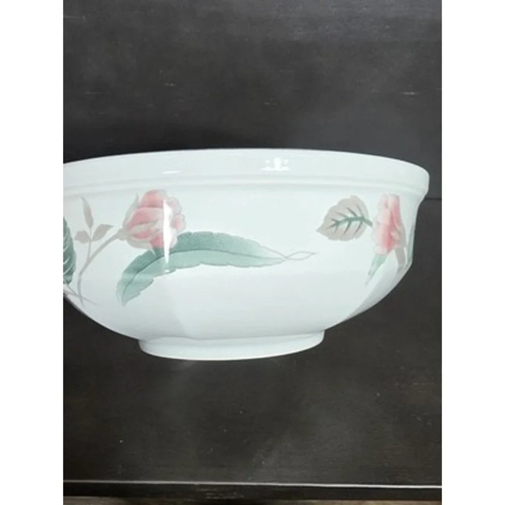 Mikasa Vintage Continental Silk Flowers Ceramic Serving Bowl.       8 1/2
